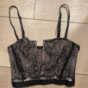 Victoria’s Secret vintage lace Bralett crop top
 Xs